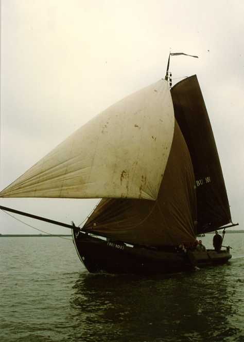 BU 101...Het heeft even geduurd maar na een half uurtje konden we onder hem uitkomen