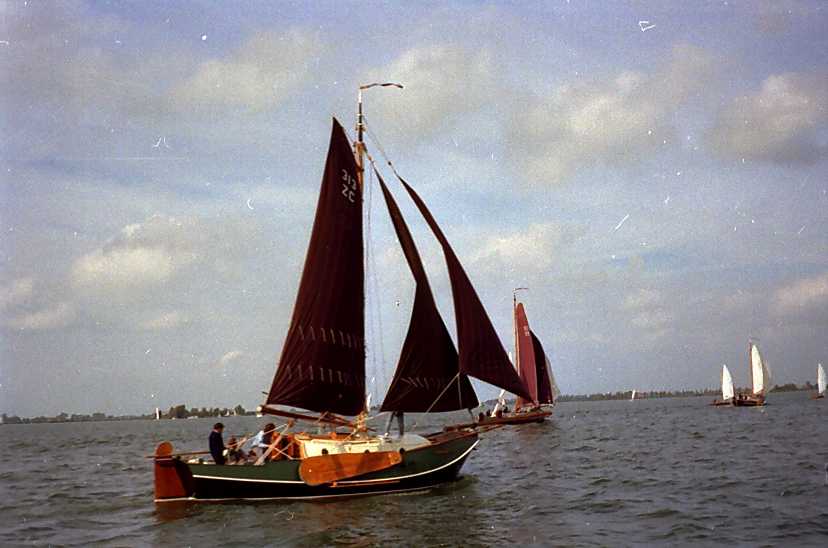 De oude Poepjes aan het roer van deZc313 opTjeukemeer