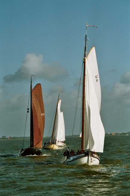 2-10-2004 Ze kwamen overal vandaan