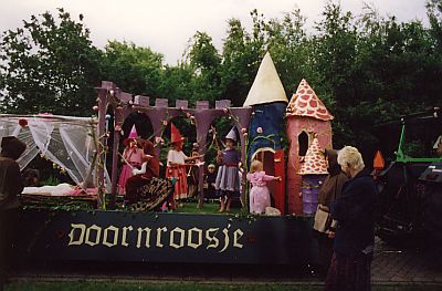 Klik op foto voor album dorpsfeest wapserveen 2003