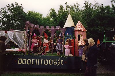 Klik op foto voor album dorpsfeest wapserveen 2003