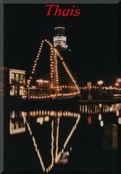 Where ever I lay my head,that's my home.'t Dok in Lemmer is in de winter maanden sfeervol verlicht.