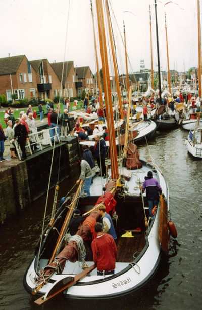 Altijd veel publiek bij de sluis van Lemmer