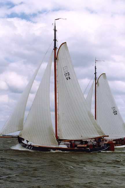 Onder de VA155 weg komen,kanbijna niet,hetkon niet