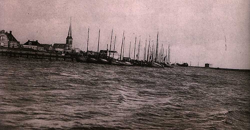 Lemster buiten haven in rust