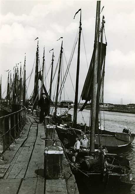 Een praatje op de haven van Lemmer