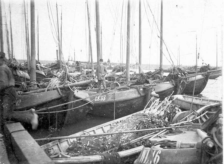 Buiten haven Lemmer met de LE33