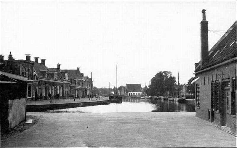 Zicht over dok va de gedemte kade