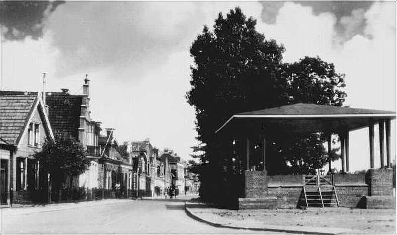 Je kon leuke spelletjes doen onder de muziektent