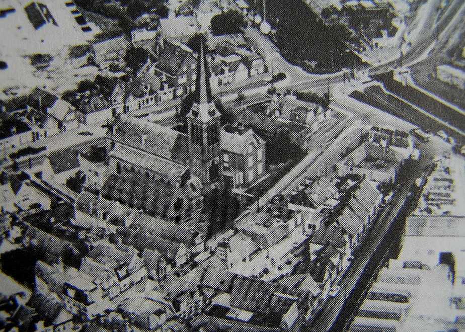 Lemmer van boven de RK kerk