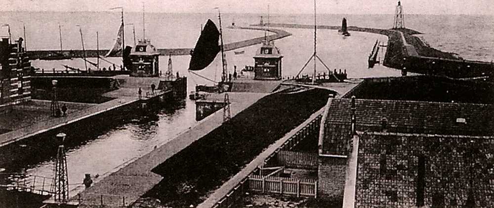 Zicht op Lemstersluis naar nog een Zuiderzee