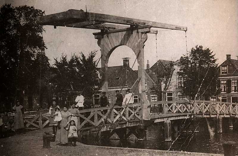 Poseren op de Lange Brug