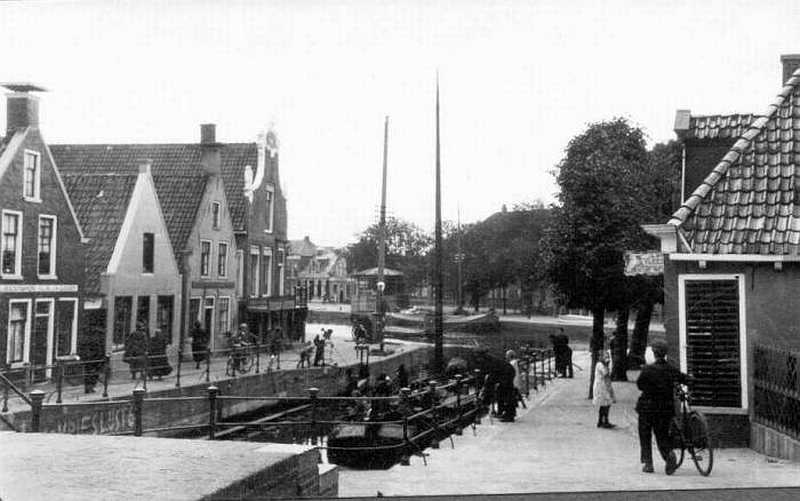 oude sluis bekeken vanaf de leugen bankjes