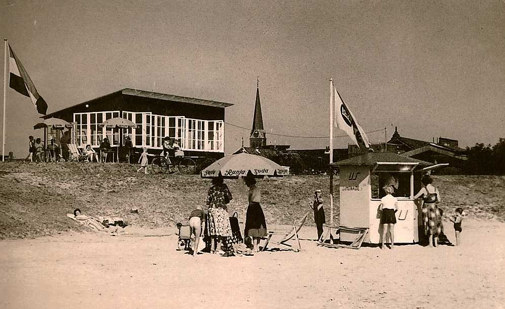 Die strand tent is afgebrand