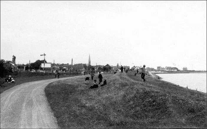Pier aan einde nieuwe dijk