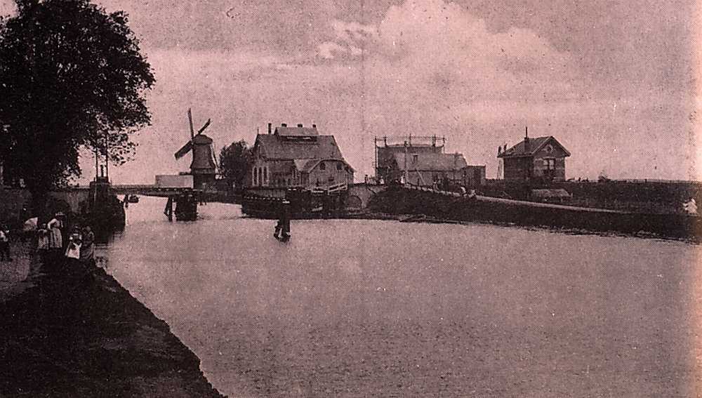 Met tramspoor brug over Zijlroede,rechts huisje Solkema