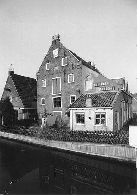 Het pakhuis aan het Turfland vroeger