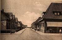 Lijnbaan vanaf de Flevostraat toen(rechts slagerij Riepkema)