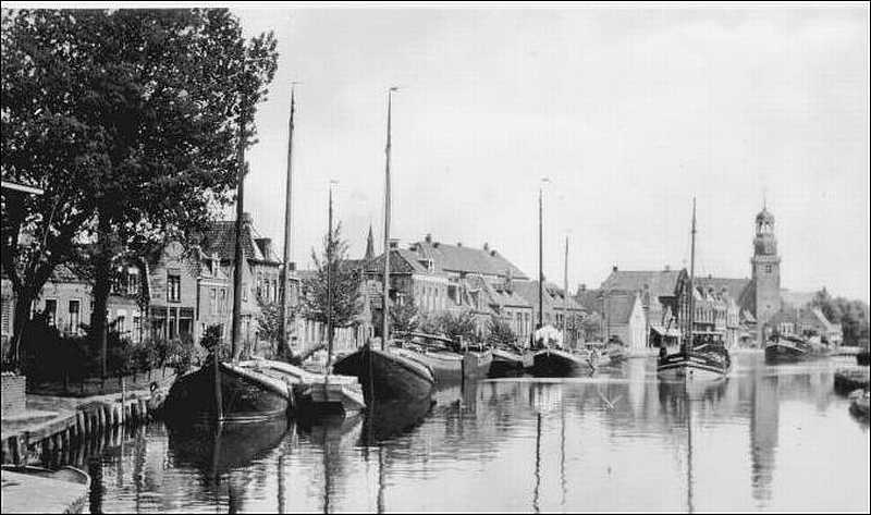 Dok met mooie  schepen van  toen