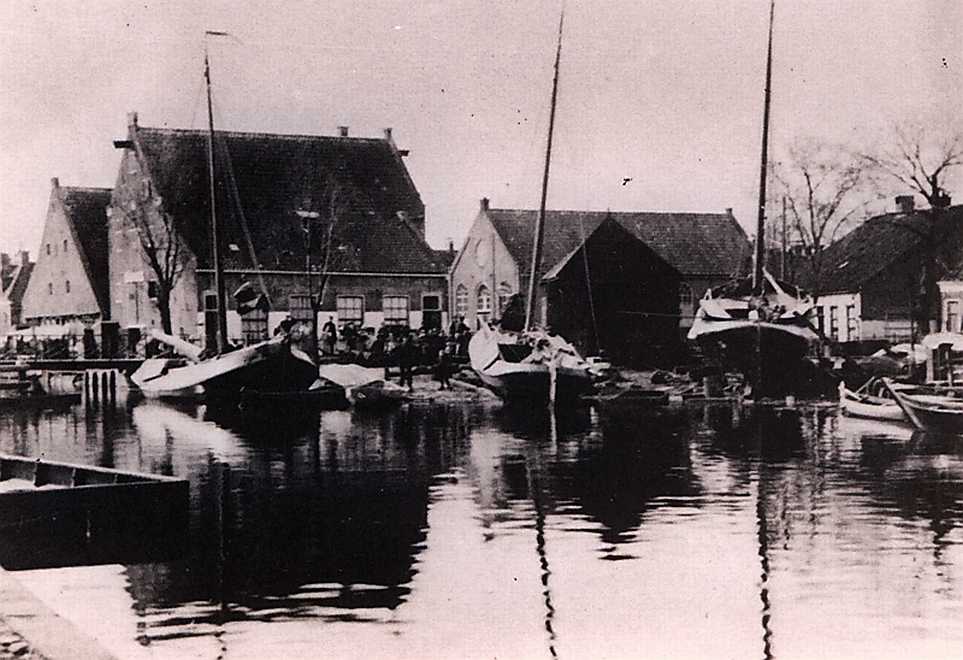 Nabij de Fevobrug was vroeger de werf van Nijdam