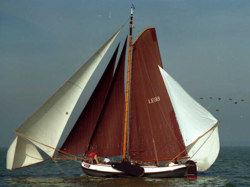 De Nieuwe LE33 in 2000 op weg naar Hindeloopen