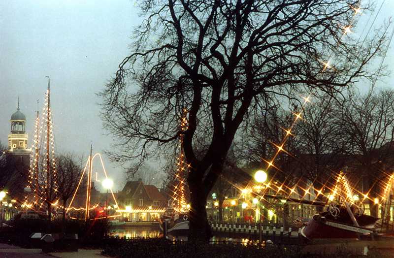 Bij Dag en Nacht aan dat licht