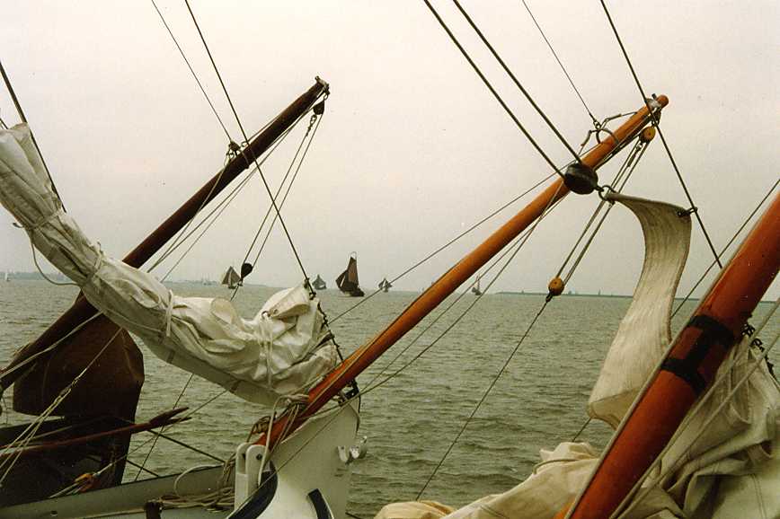 Voor anker en wachten tot iedereen binnen is,Markerkaag1996