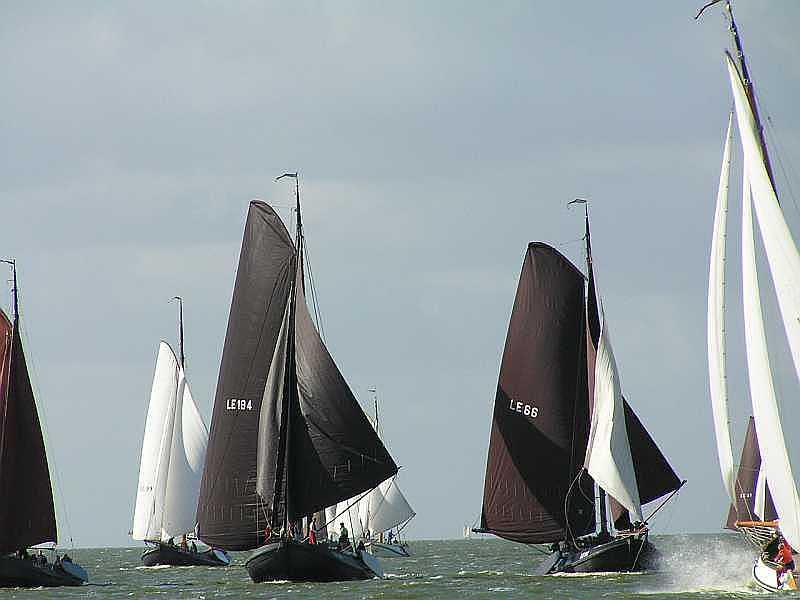 Voor de wind wijkt voor.....