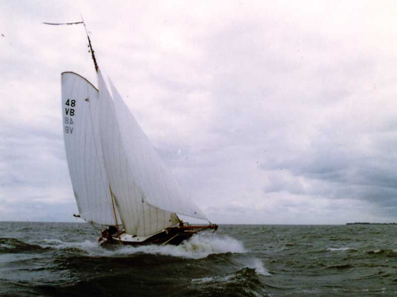 LE21 tijdens een race nabij Lemmer