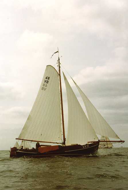 LE21 zwart,wit,ROOD.