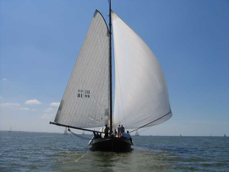 En weg was het schip,van de voorkant.