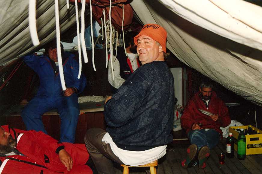 We waren met velen  en ook moesten enkelen slapen in de kuip,het bleef droog