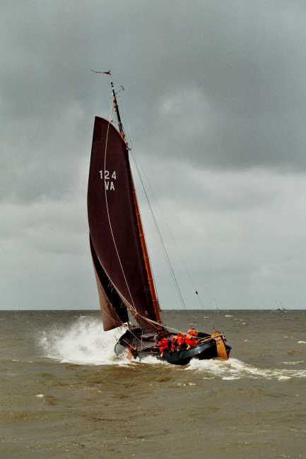 VA124 genoeg water over haar kop